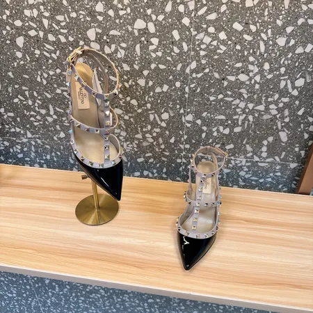 ヴァレンティノ サンダル