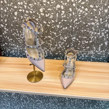 ヴァレンティノ サンダル