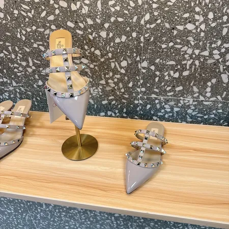 ヴァレンティノ スリッパ