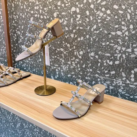 ヴァレンティノ スリッパ