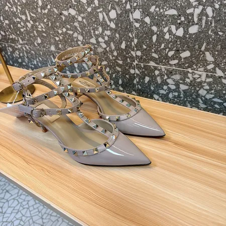 ヴァレンティノ サンダル