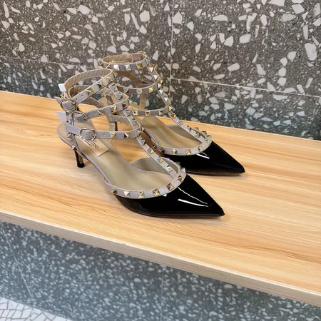 ヴァレンティノ サンダル