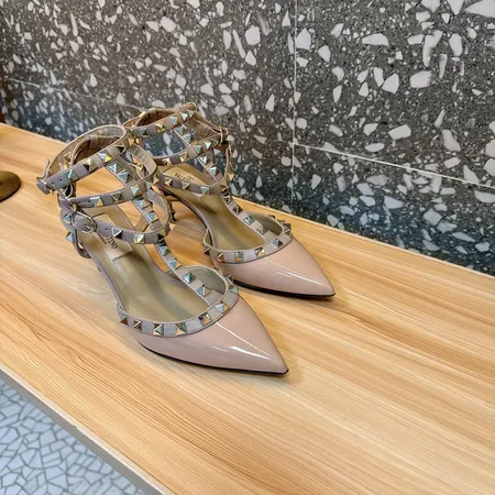 ヴァレンティノ サンダル