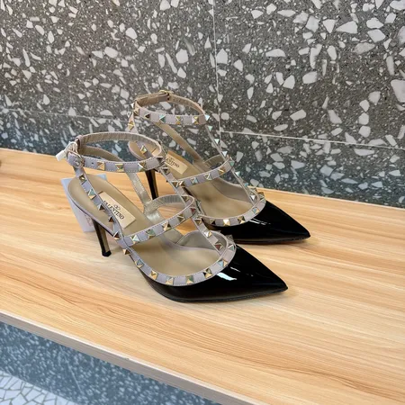 ヴァレンティノ サンダル