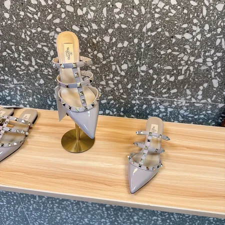 ヴァレンティノ サンダル