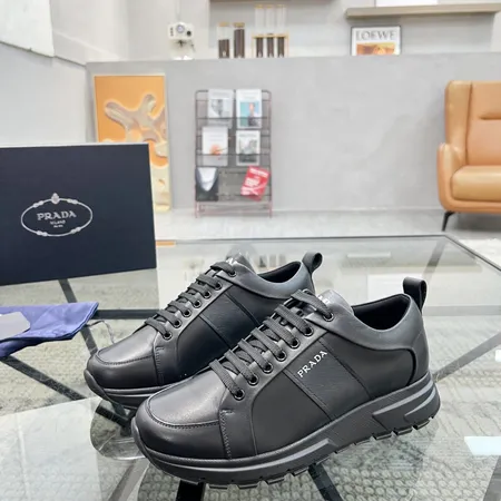 プラダ カジュアルシューズ