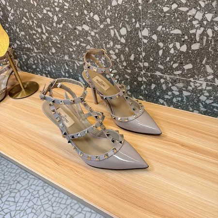 ヴァレンティノ サンダル