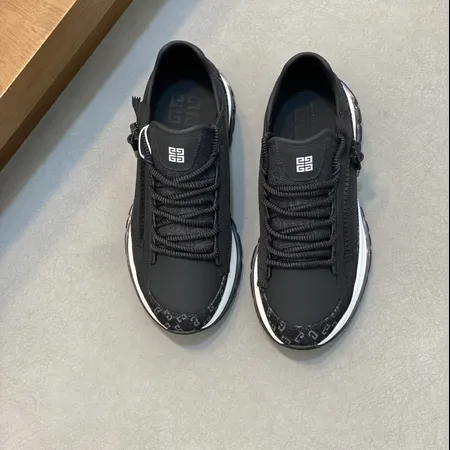 ジバンシィ スニーカー