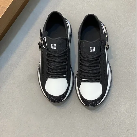 ジバンシィ スニーカー