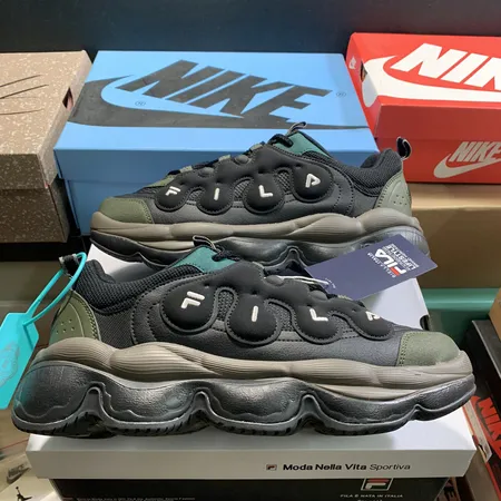 フィラ スニーカー