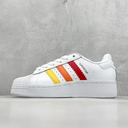 アディダス カジュアルシューズ