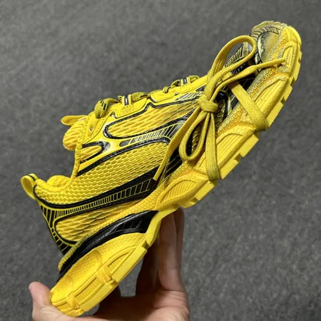 バレンシアガ スニーカー