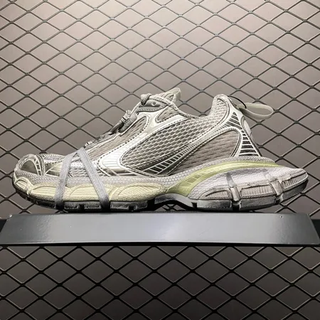 バレンシアガ スニーカー