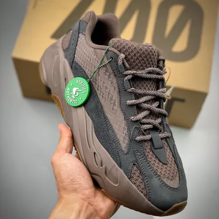 アディダス スニーカー