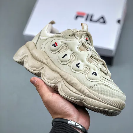 フィラ スニーカー