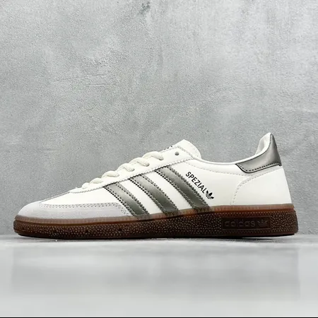 アディダス カジュアルシューズ