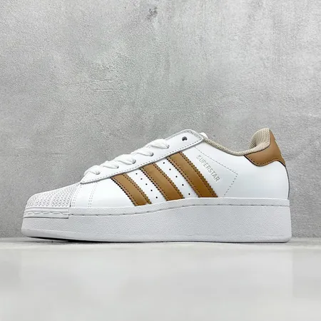 アディダス カジュアルシューズ