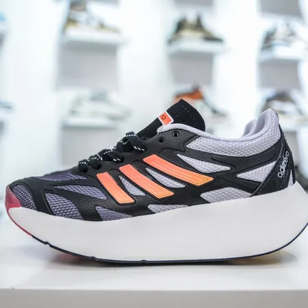 アディダス スニーカー