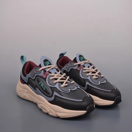 フィラ スニーカー