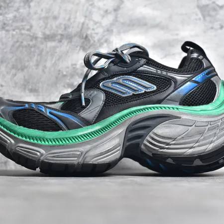 バレンシアガ スニーカー