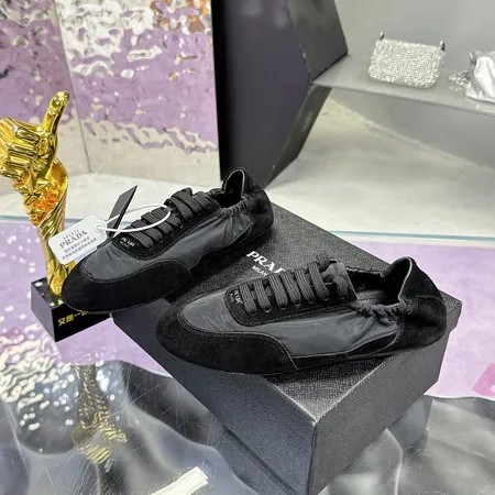 プラダ カジュアルシューズ