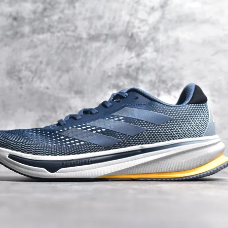 アディダス スニーカー