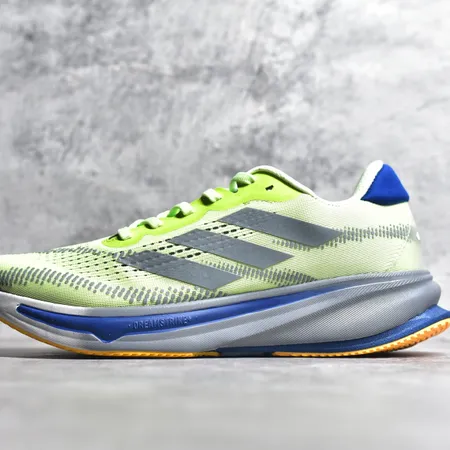 アディダス スニーカー