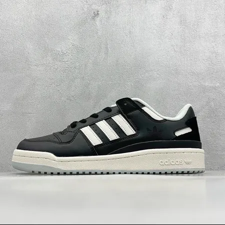 アディダス カジュアルシューズ