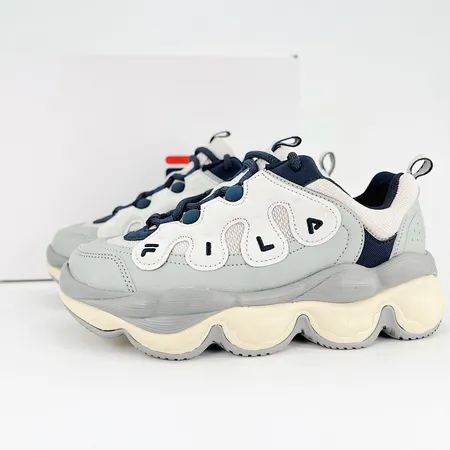 フィラ スニーカー