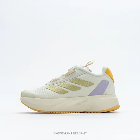 アディダス スニーカー