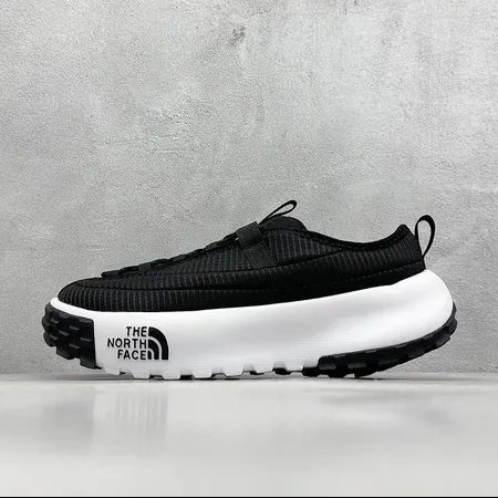 ノースフェイス スニーカー