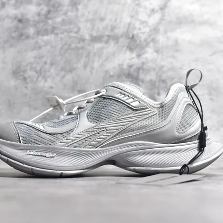 バレンシアガ スニーカー