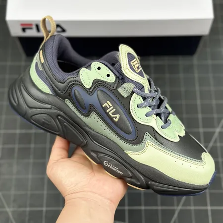 フィラ スニーカー