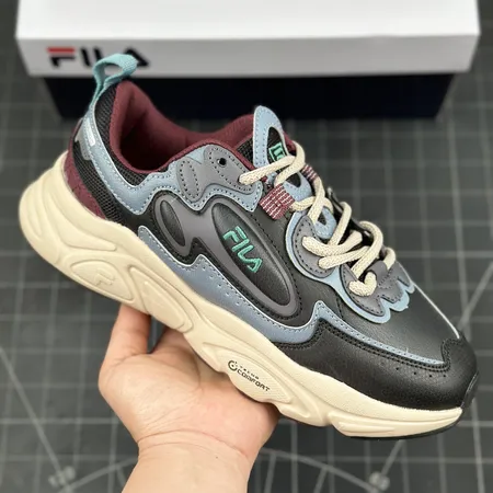 フィラ スニーカー