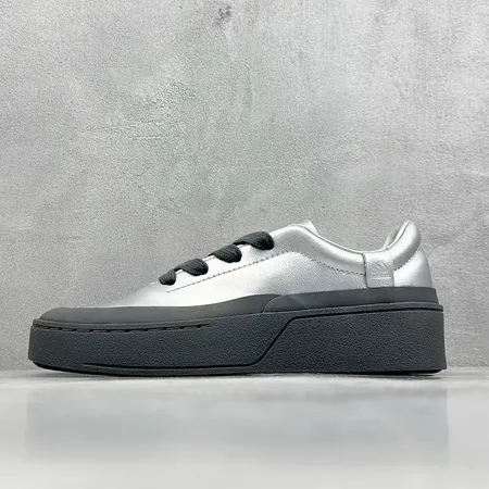 アディダス カジュアルシューズ