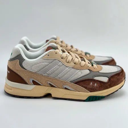 アディダス スニーカー