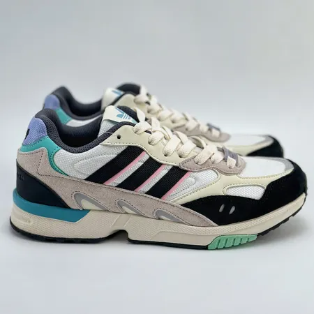 アディダス スニーカー