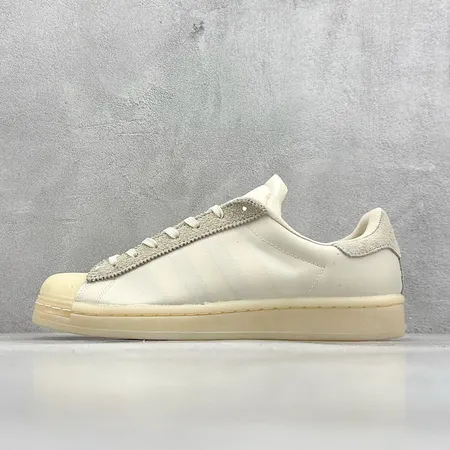 アディダス カジュアルシューズ