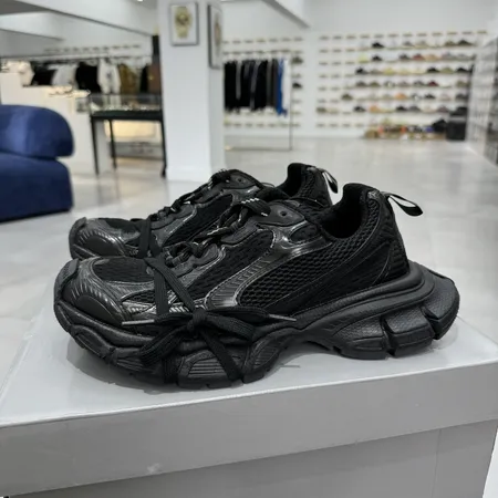 バレンシアガ スニーカー