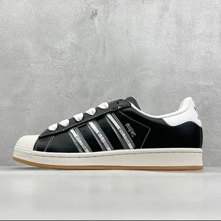 アディダス カジュアルシューズ