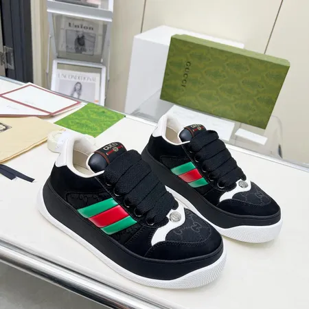 グッチ カジュアルシューズ