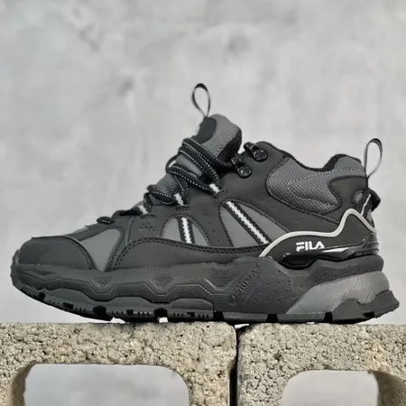 フィラ スニーカー