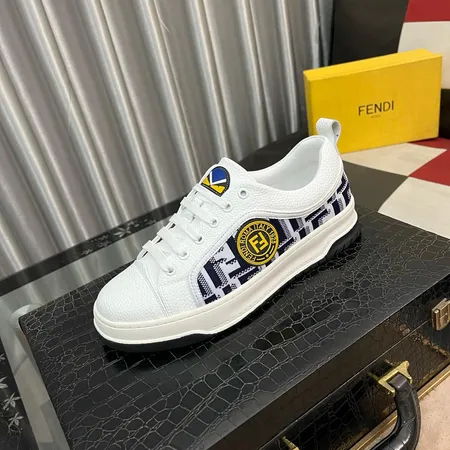 フェンディ カジュアルシューズ