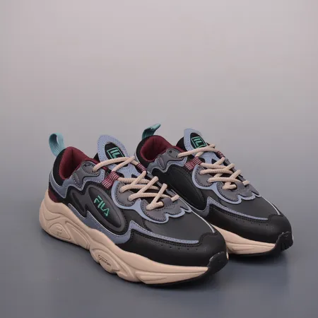 フィラ スニーカー