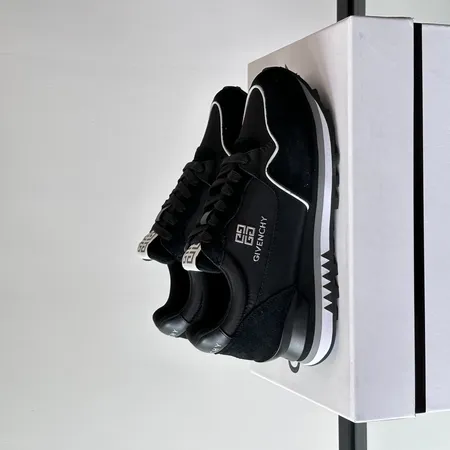 ジバンシィ カジュアルシューズ