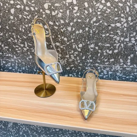 ヴァレンティノ サンダル