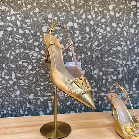 ヴァレンティノ サンダル