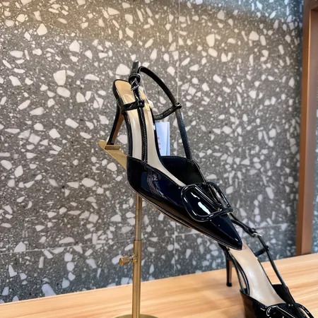 ヴァレンティノ サンダル