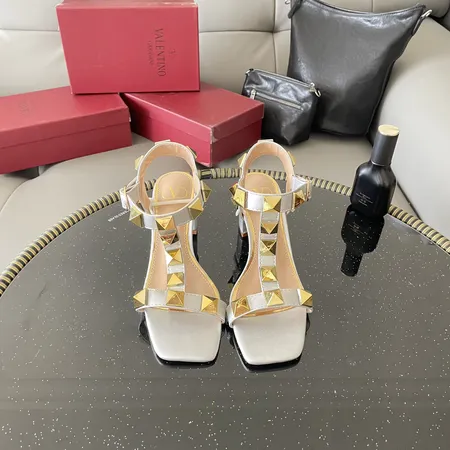 ヴァレンティノ サンダル