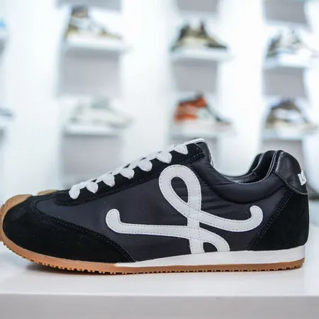 ロエベ スニーカー